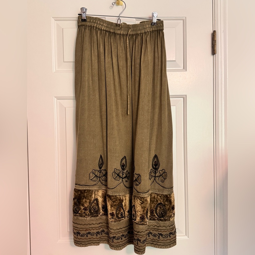 Elegant Venezia Tan Embroidered Skirt